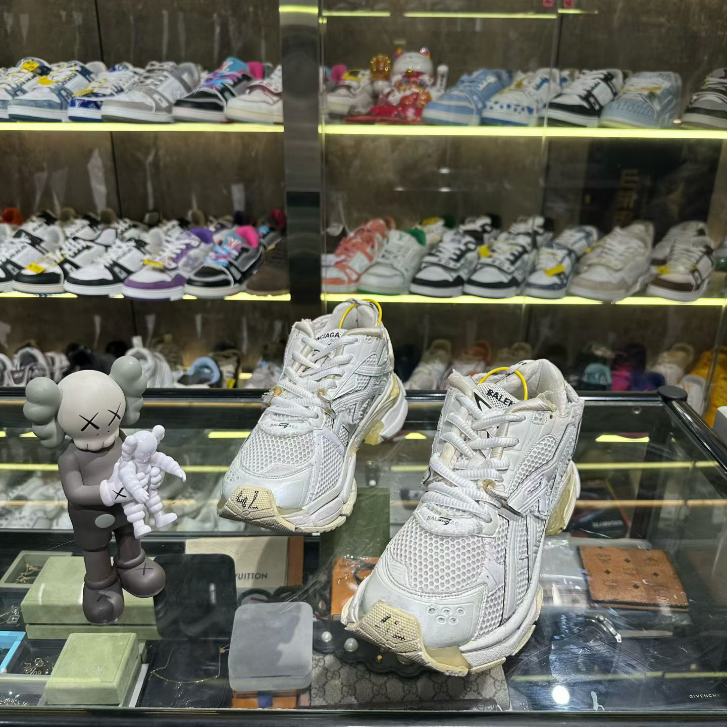 99新 Balenciaga/巴黎世家 runner纯白休闲鞋/42码/原盒