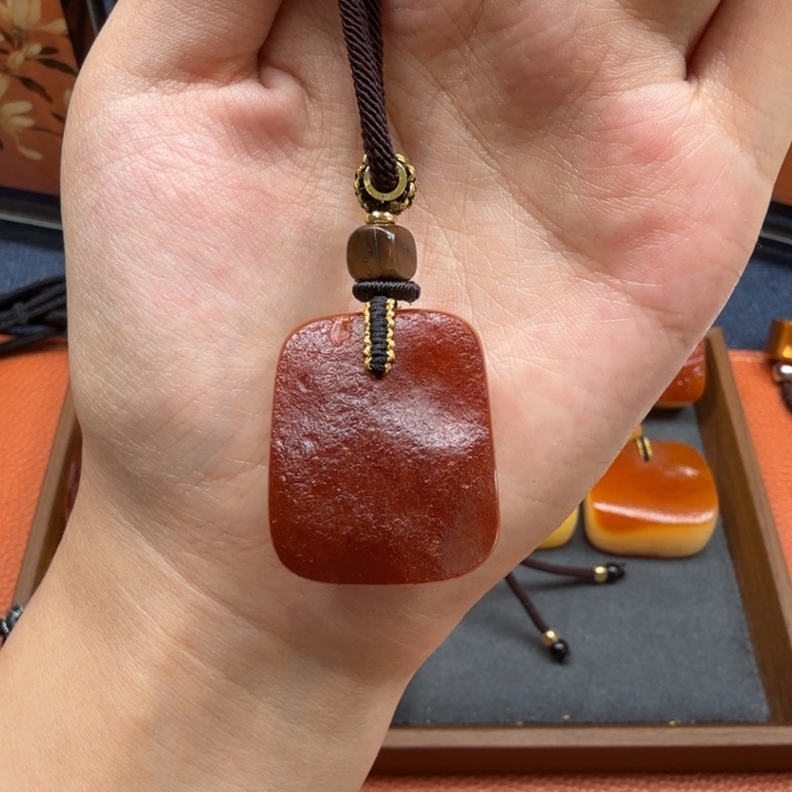 蜜蜡未镶嵌吊坠(赠链)