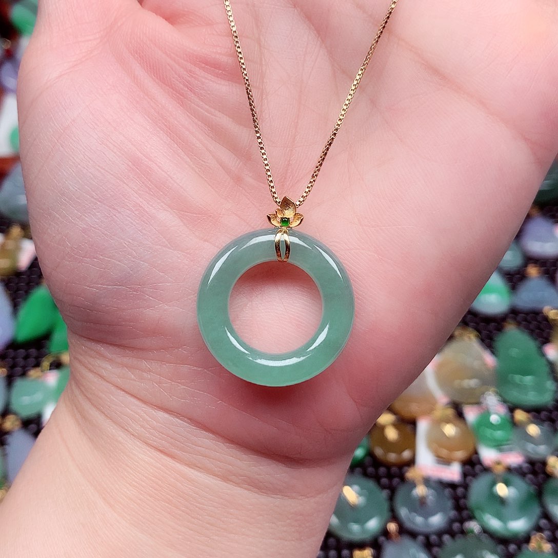 翡翠18K金镶嵌颈饰