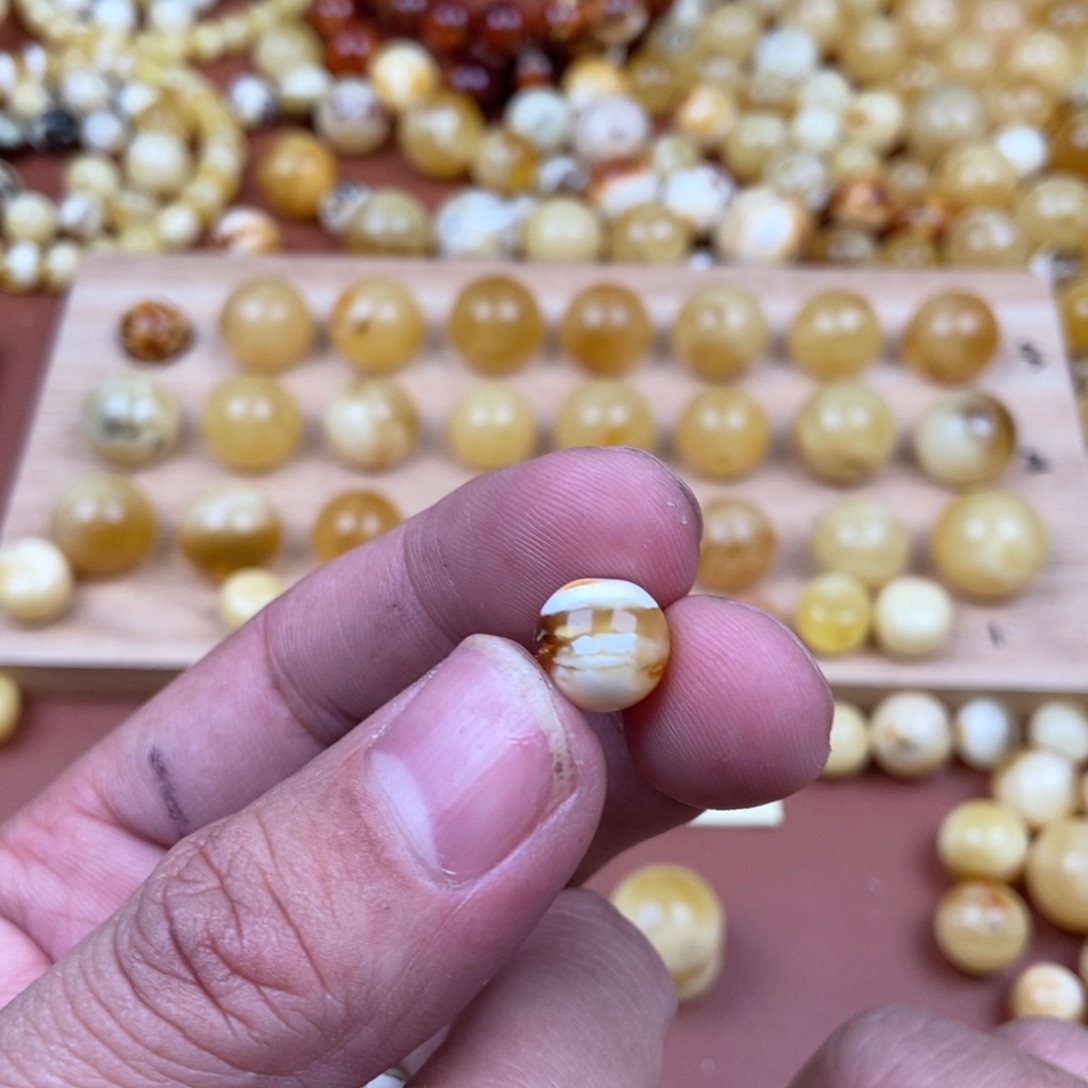 蜜蜡裸石未镶嵌盘***队蜜蜡