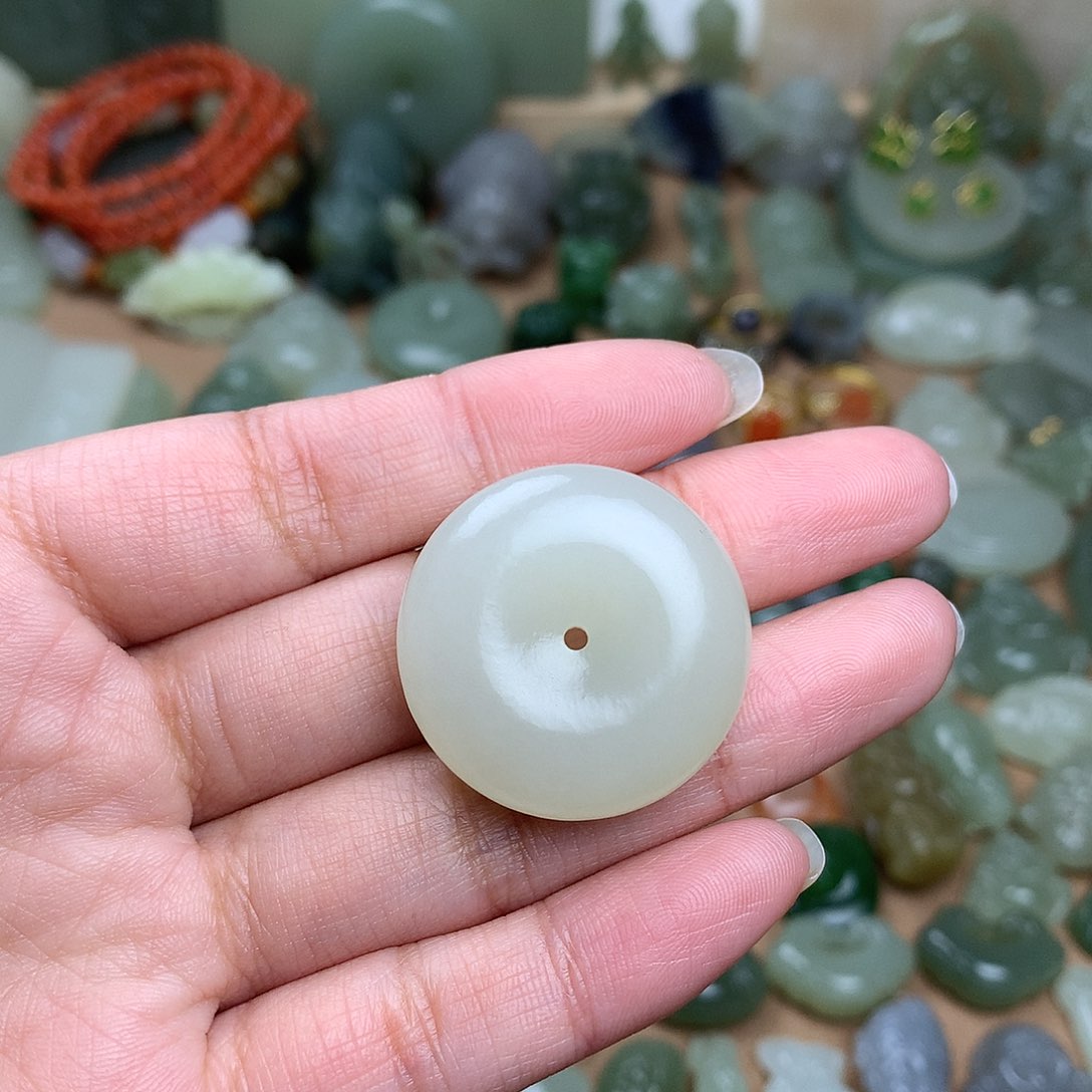 和田玉吊坠未镶嵌嘿***呦