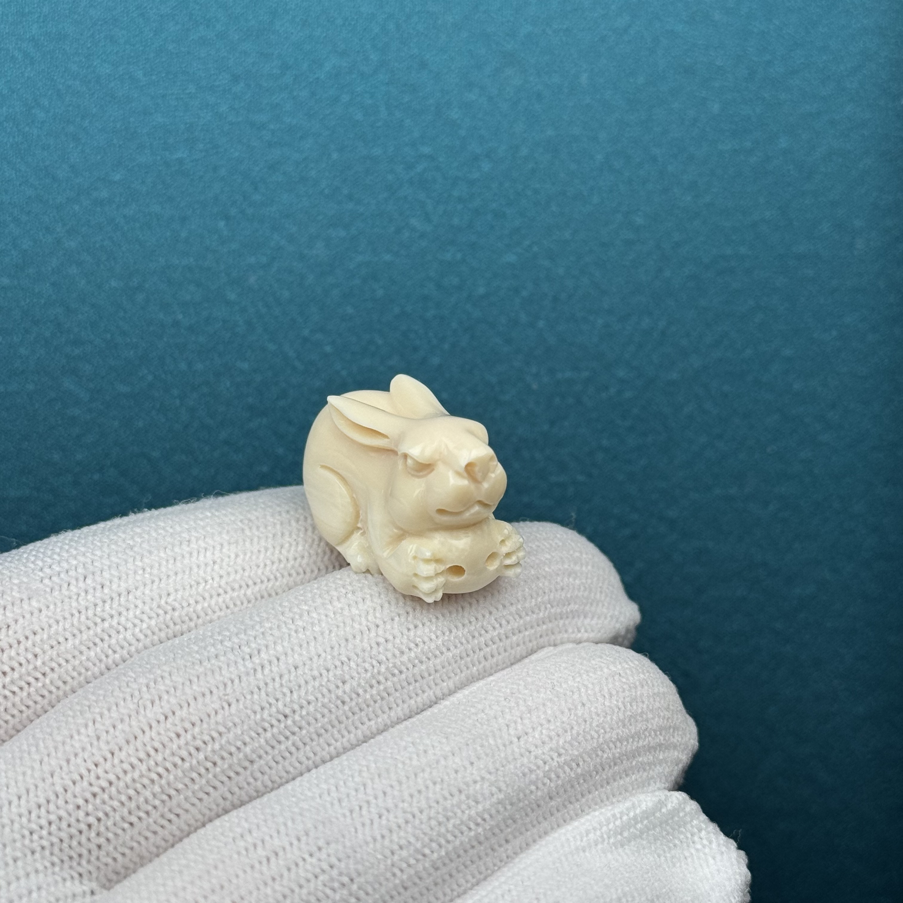 H20-72天然猛犸牙 雕刻兔子 13.2*24.3*15.4mm支持复检假一罚十