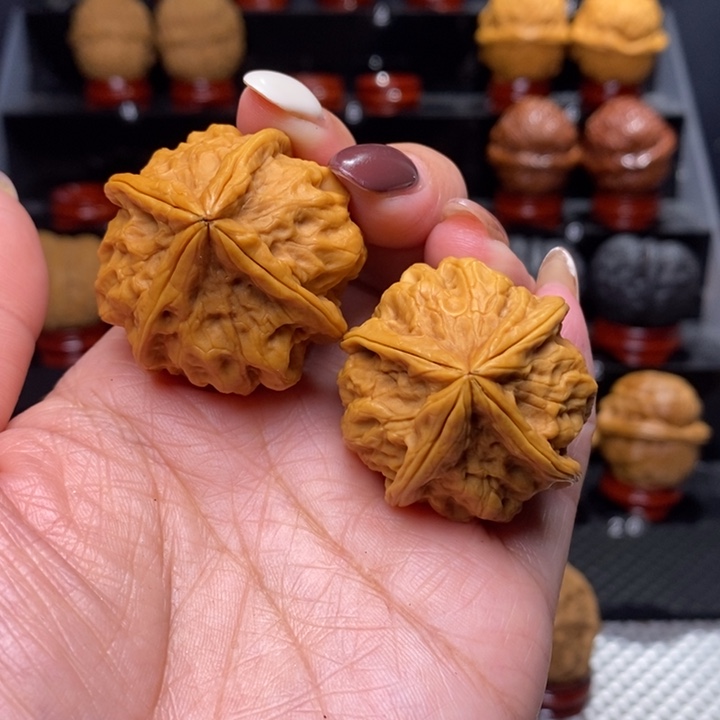 文玩核桃把件花千骨四棱…………10