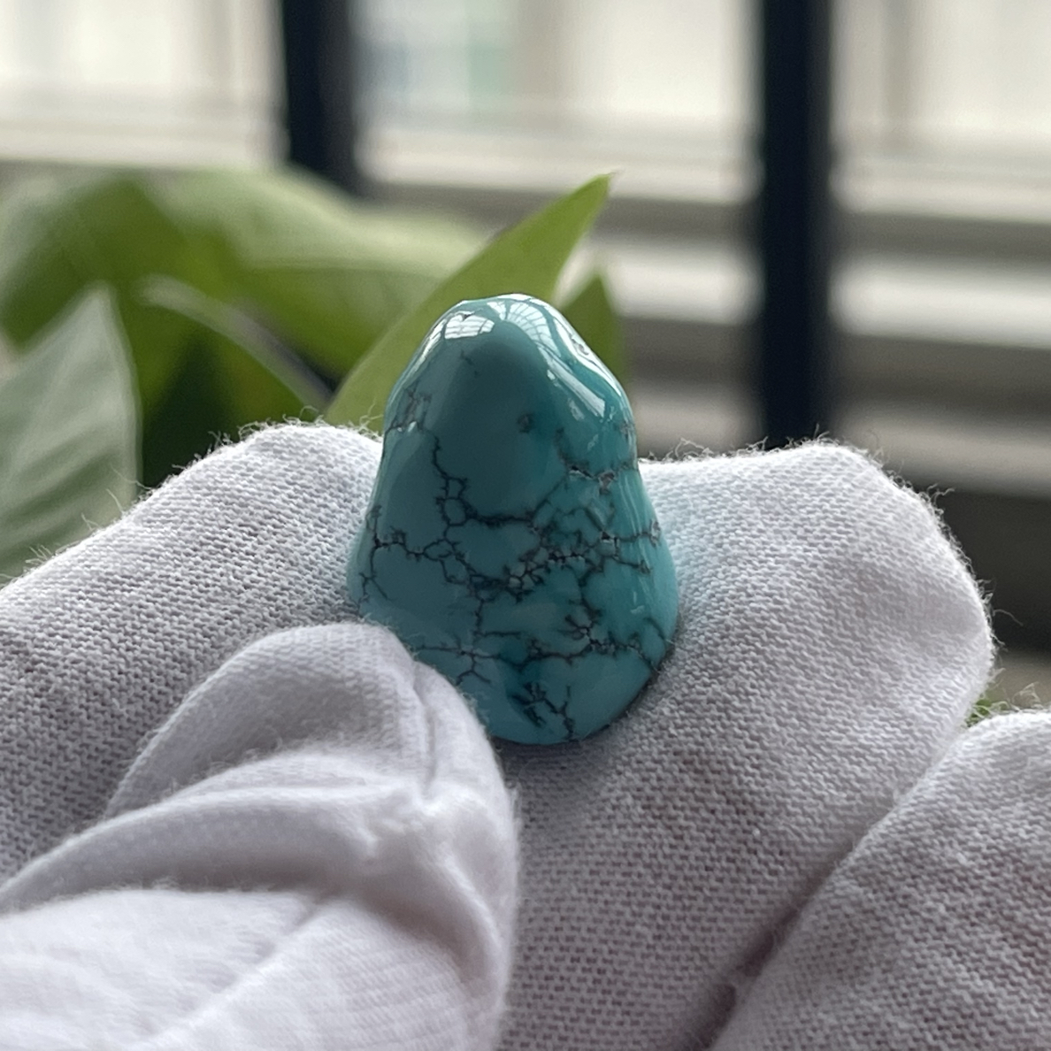 天然原矿高瓷蓝水草纹绿松石随型吊坠规格：14.5*20.5*10mm，3.9克