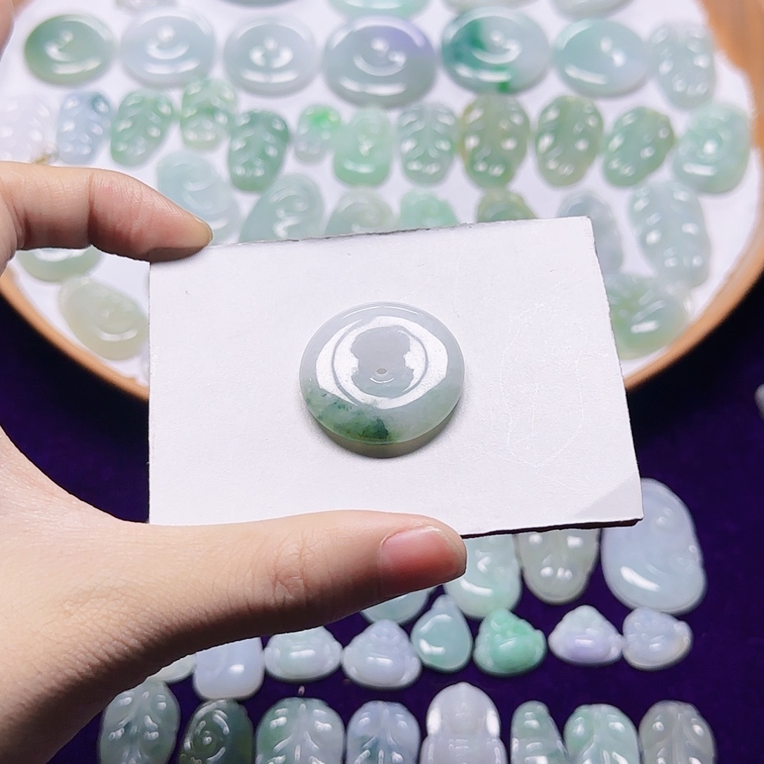 翡翠未镶嵌吊坠(赠链)翡翠