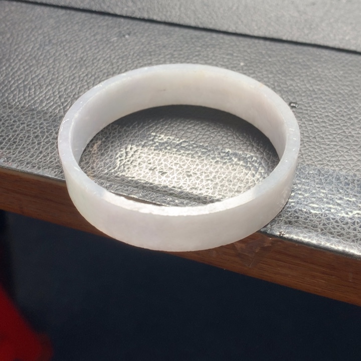 定制翡翠未镶嵌手镯