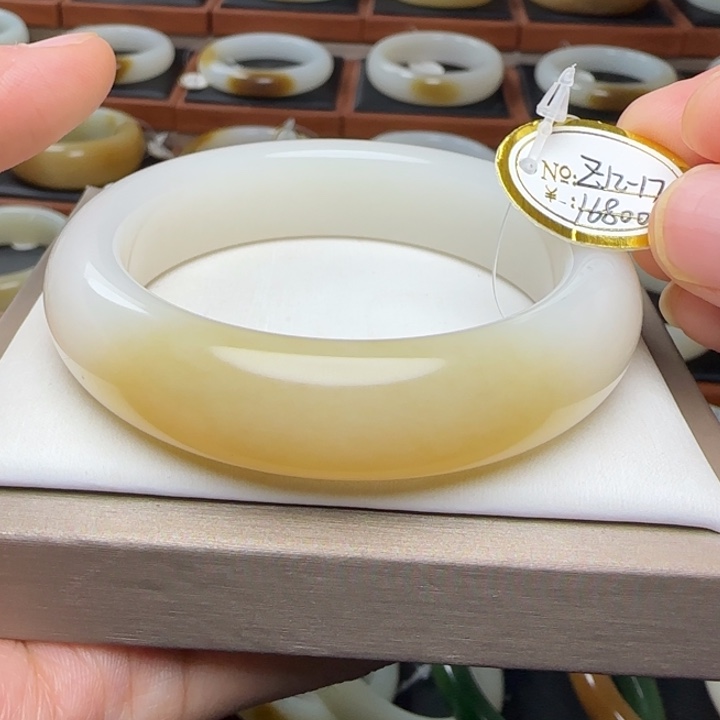 和田玉（糖玉）未镶嵌手镯