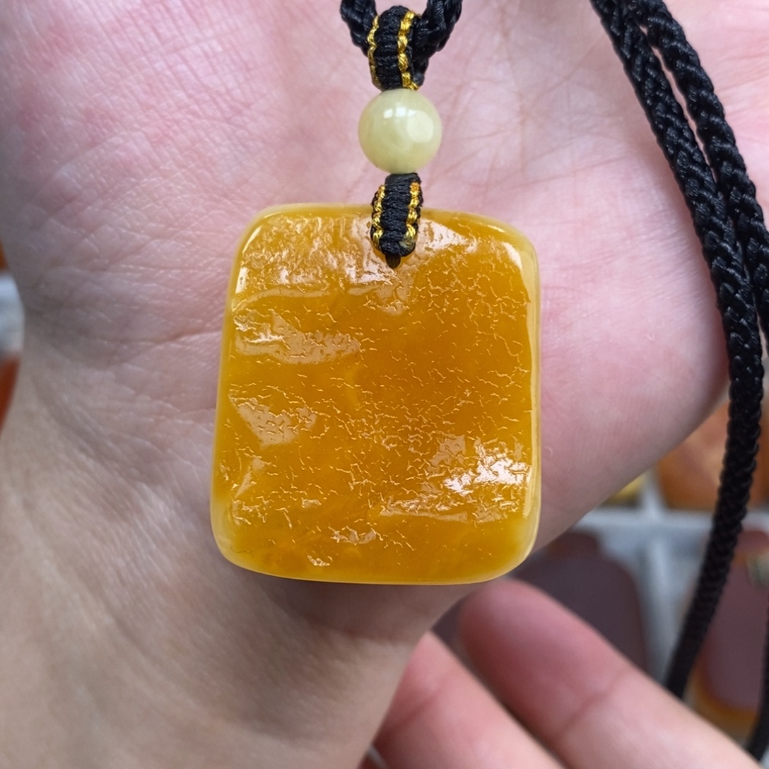 蜜蜡未镶嵌珠宝奇石