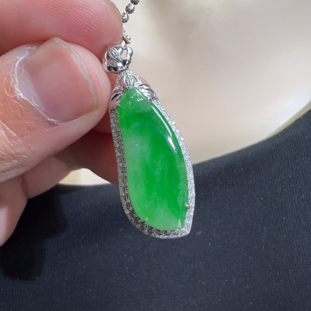 翡翠吊坠(不含链)18K金镶嵌