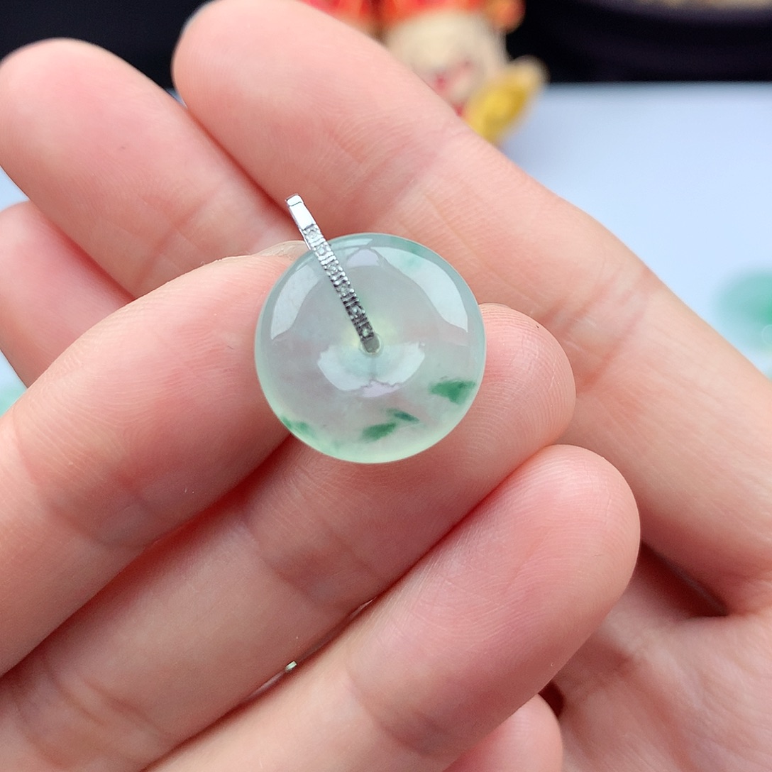 翡翠颈饰18K金镶嵌翡翠