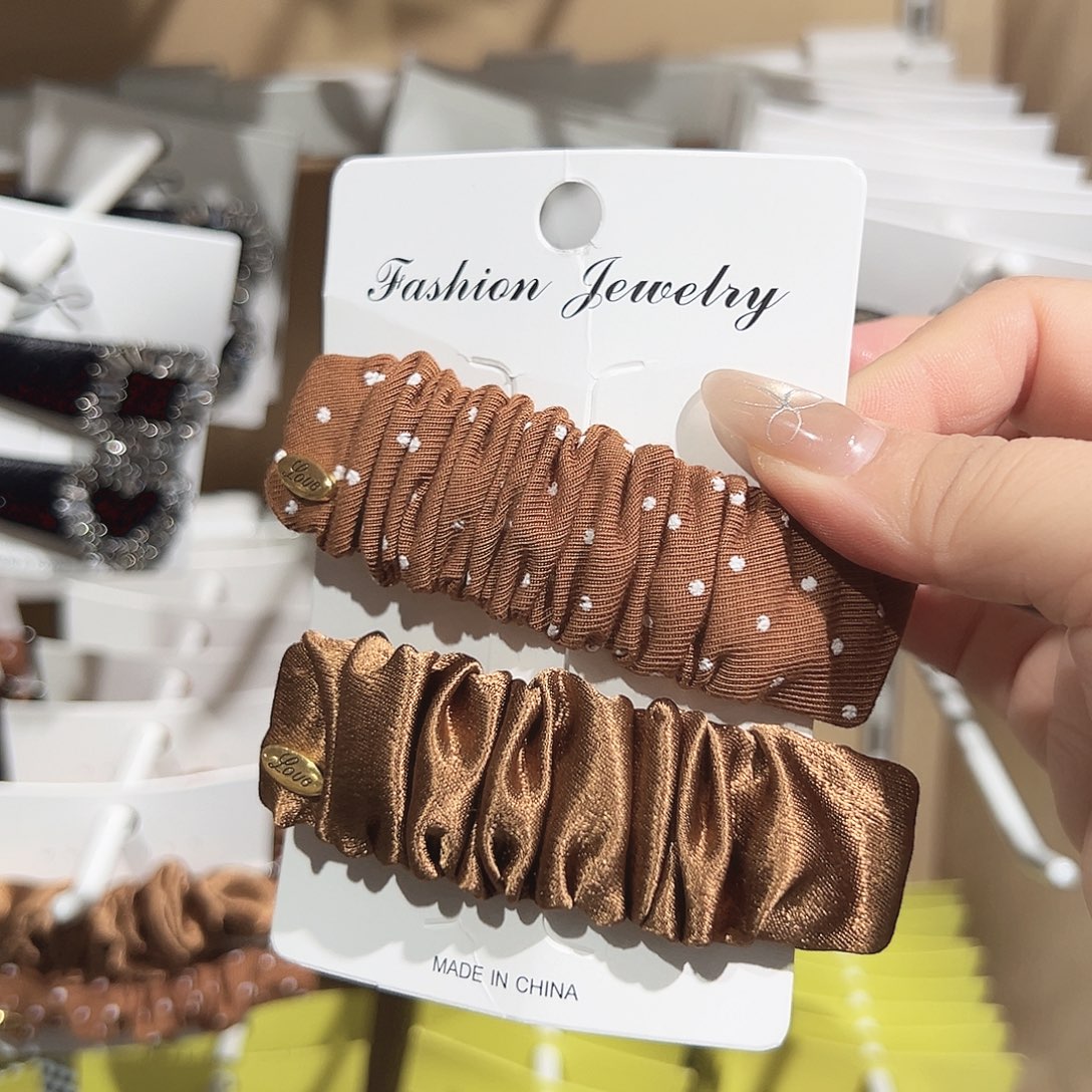 非金属绿棕色波点ab掰掰