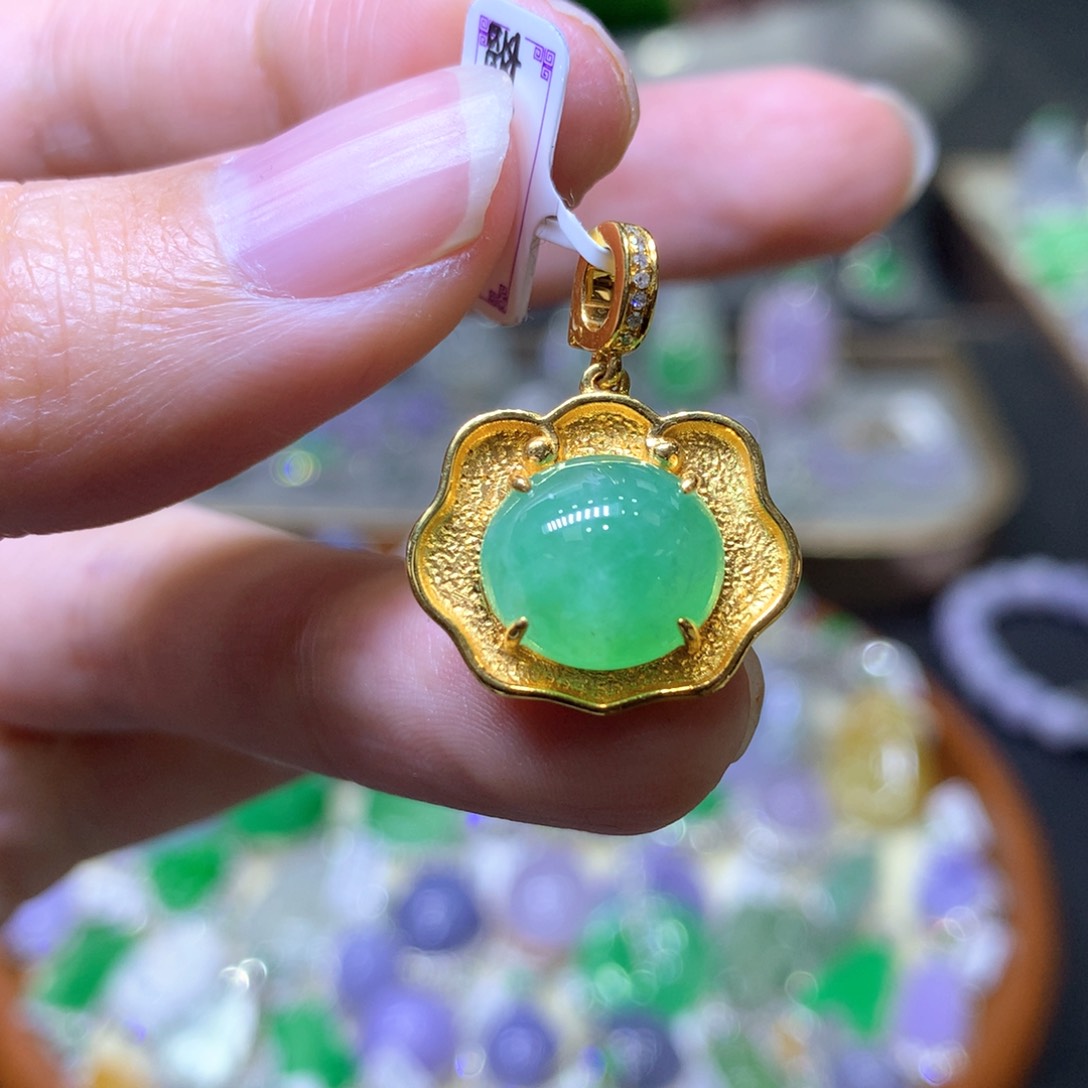 【闪购商品】翡翠颈饰18K金镶嵌翡翠吊坠项链