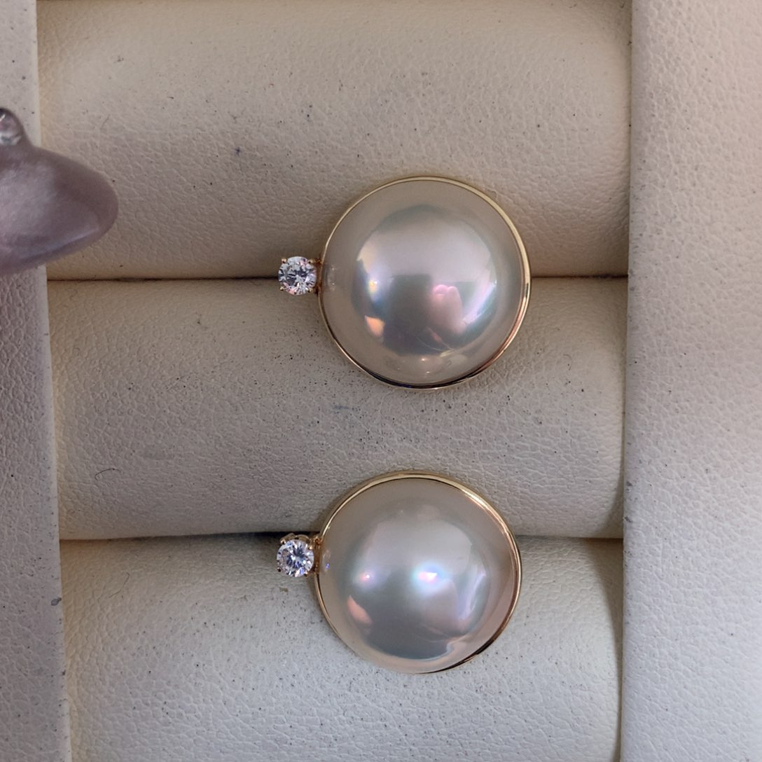 拼合珍珠（马贝珠）耳饰18K金镶嵌