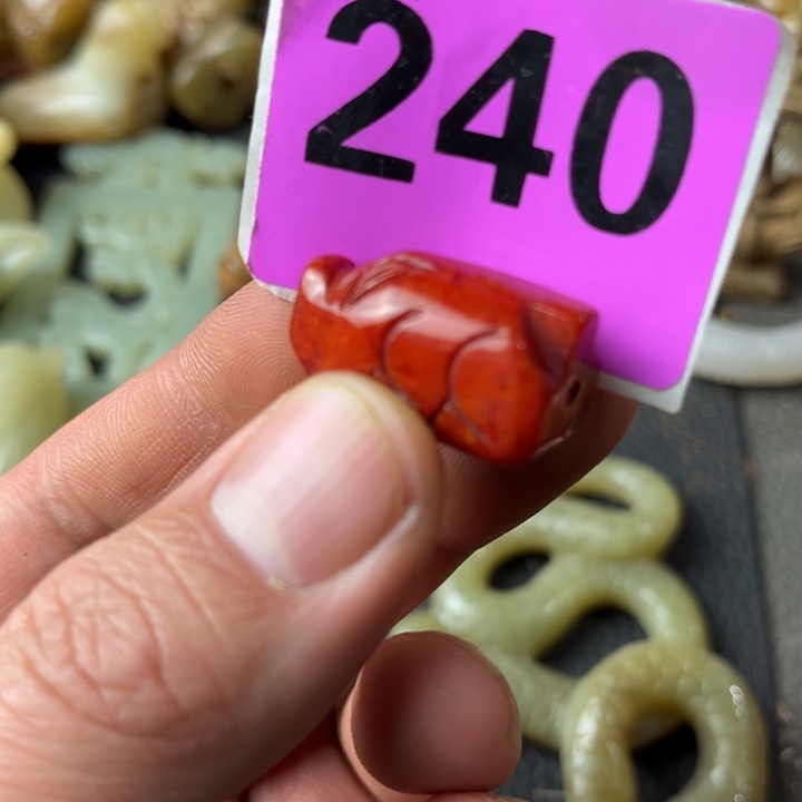 和田玉颈饰未镶嵌还**么