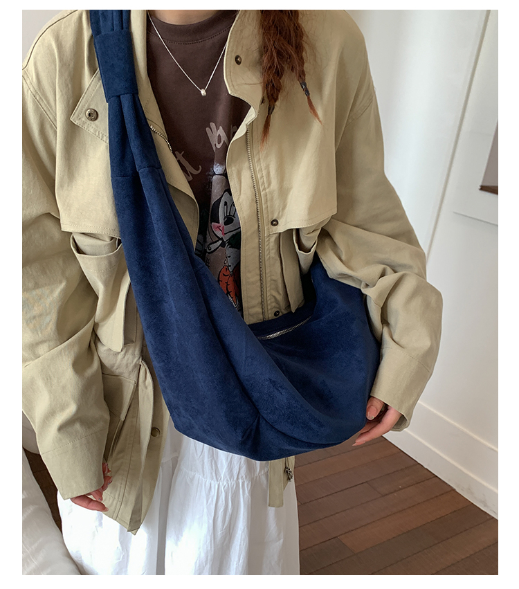  复古咖啡色港风斜跨托特包大容量秋冬新款原宿慵懒风单肩可颂包