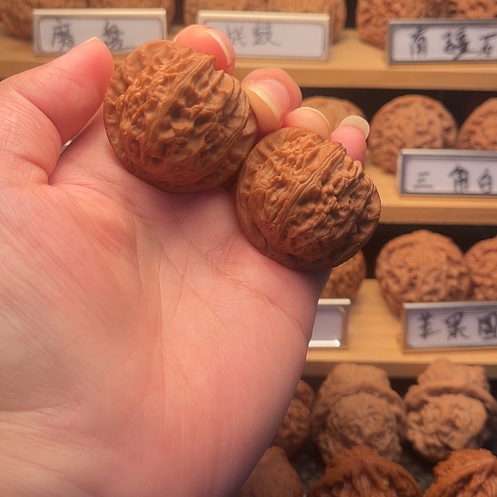 文玩核桃把件40白狮子