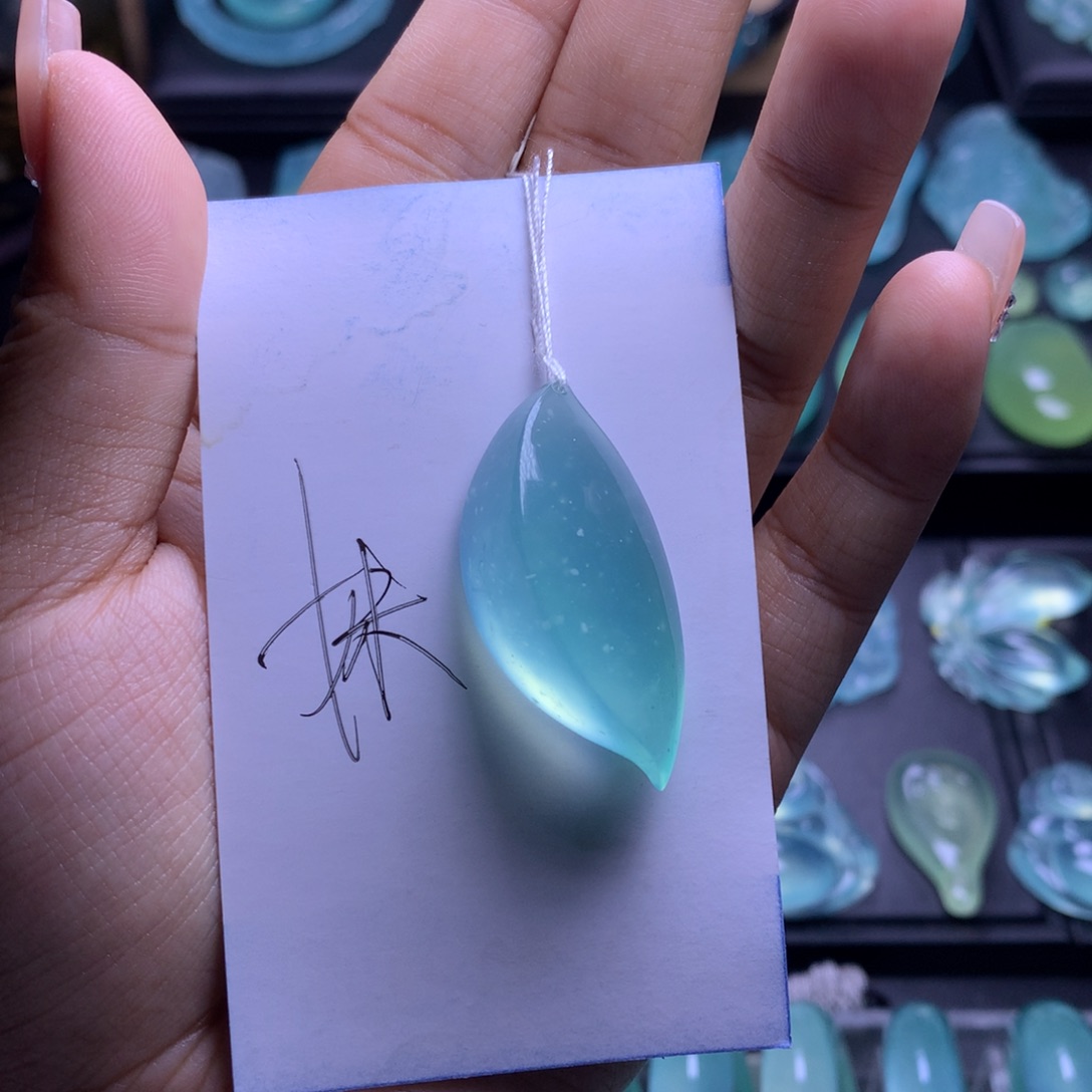 蛇纹石玉吊坠未镶嵌