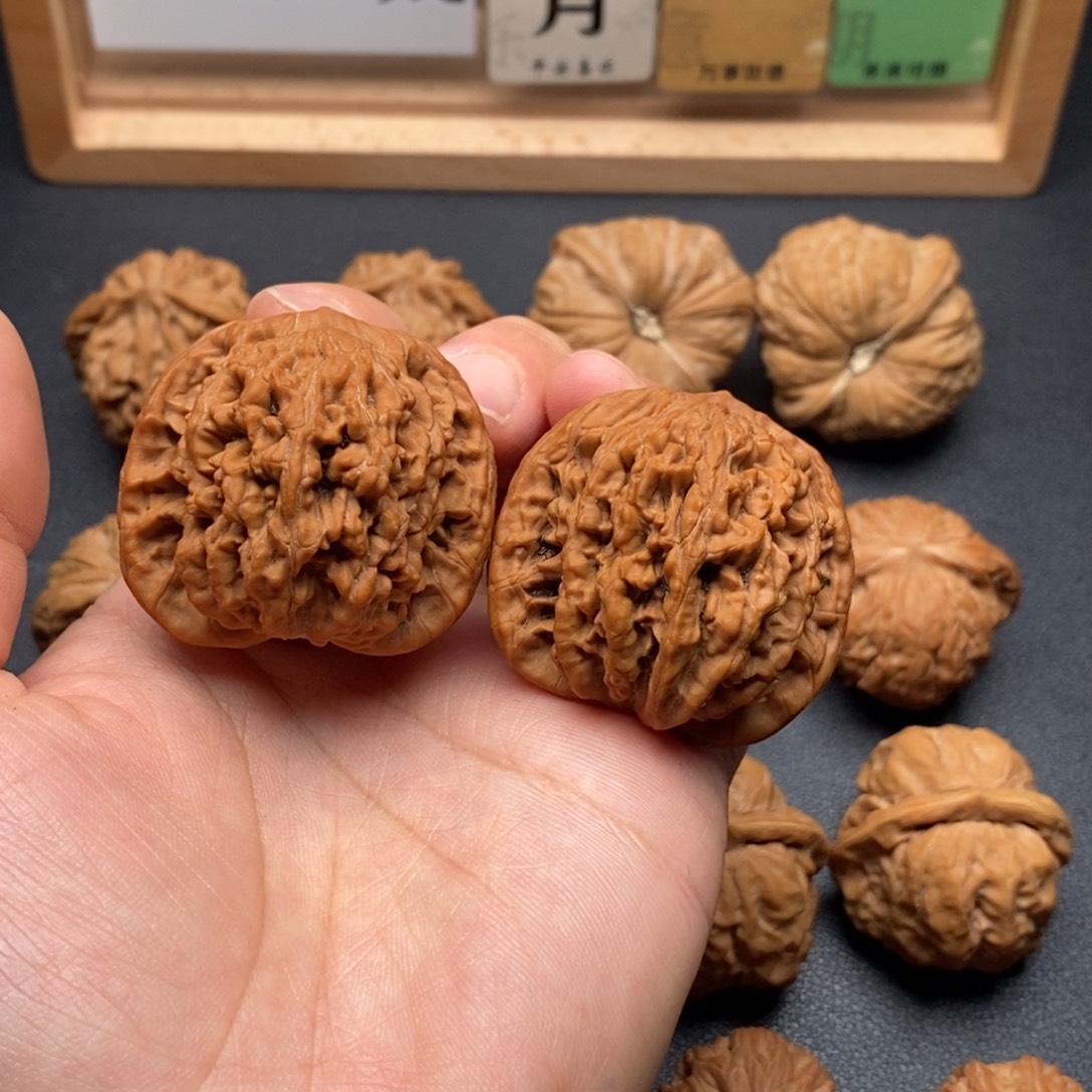 文玩核桃把件42虎头