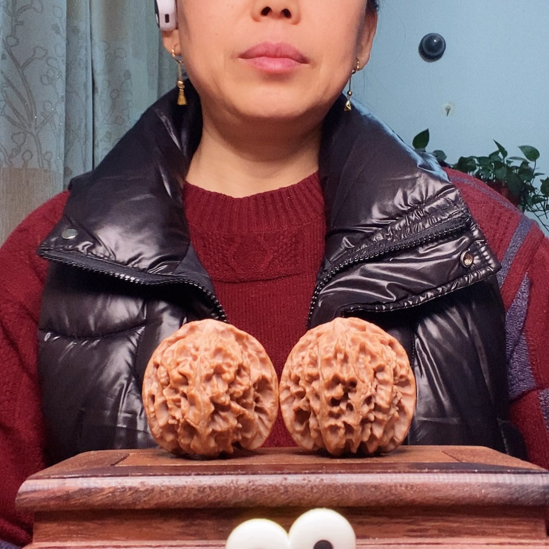 R***e文玩核桃吊坠苹果