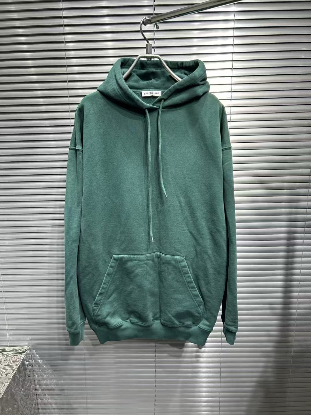 99新 Balenciaga/巴黎世家 经典爆款背后字母湖水绿帽衫/m尺码