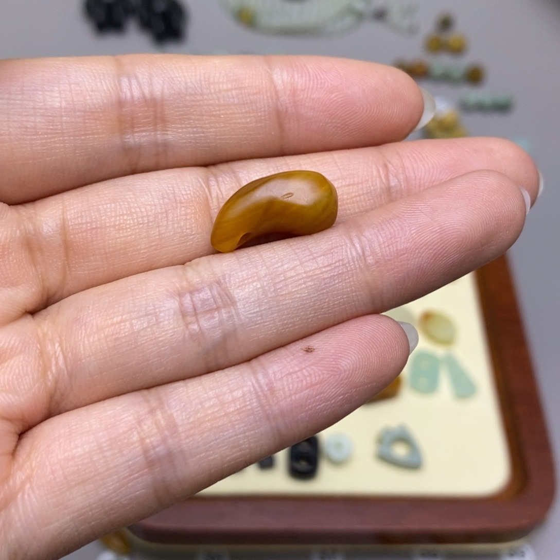 青***棉蛇纹石玉未镶嵌配饰