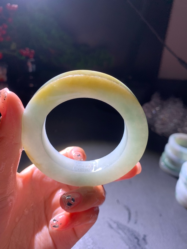 天然A货翡翠（湖绿底黄加绿）翡翠手镯
