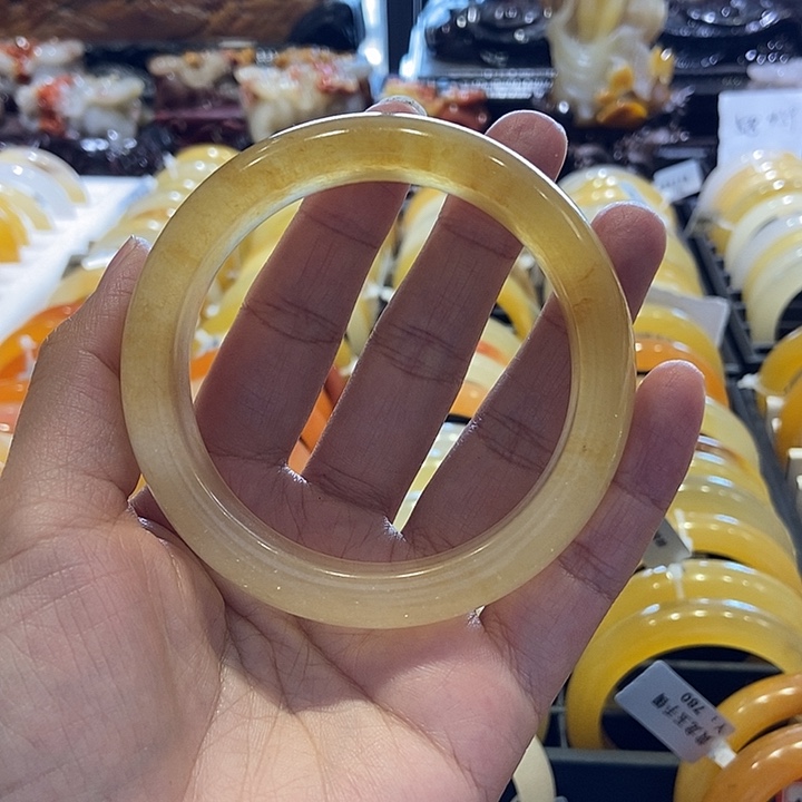 石英质玉（黄龙玉）手镯未镶嵌