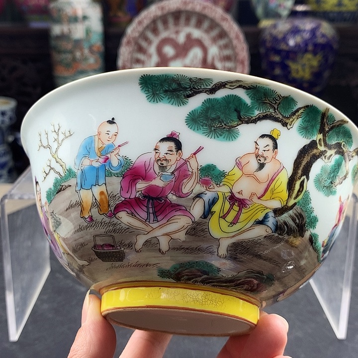 摆件瓷器收藏起来吧