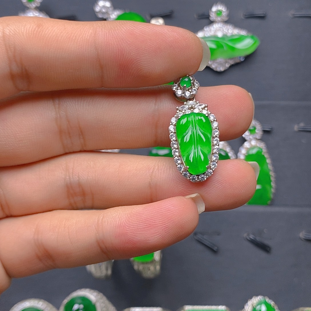 吊坠(赠链)银S925镶嵌翡翠吊坠