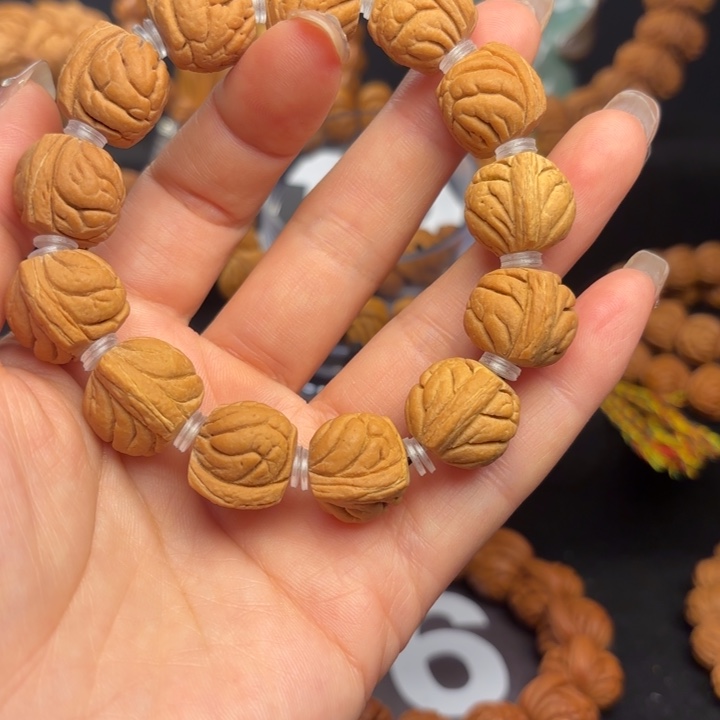 桃核吊坠龙纹桃核霸王龙1.6左右微瑕不退不换