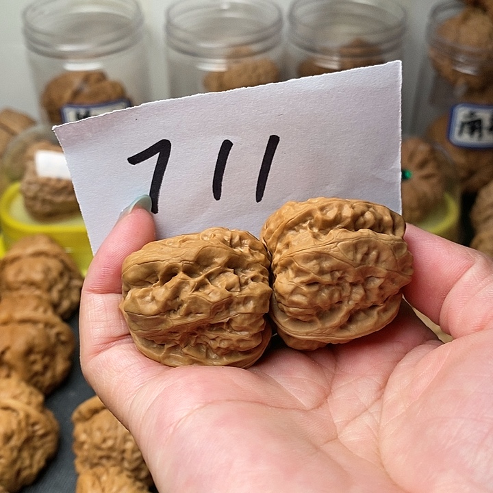 核桃蛤蟆的眼睛也太漂亮