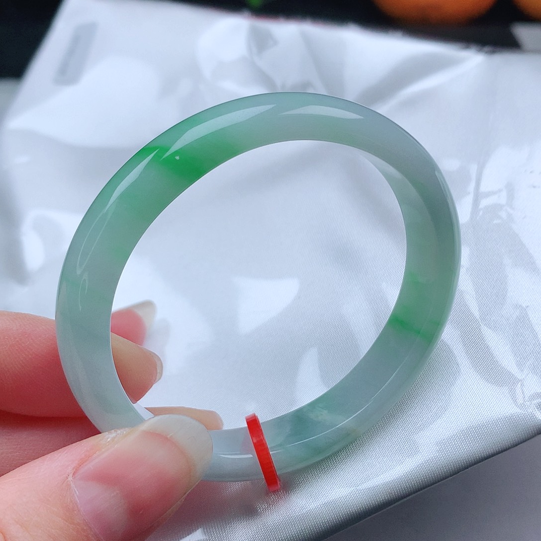 翡翠手镯未镶嵌54贵