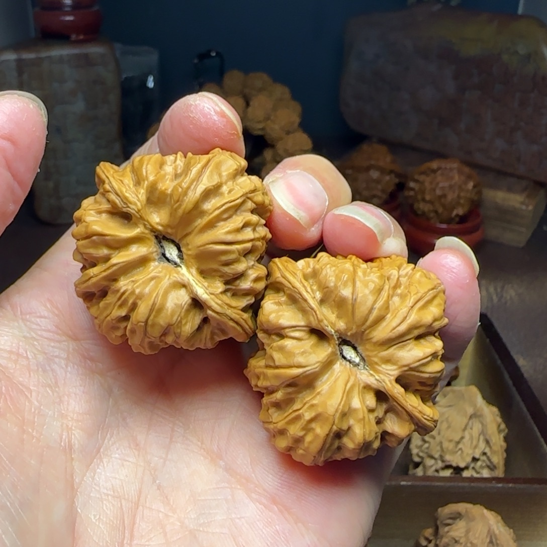 桃核把件平谷凹底