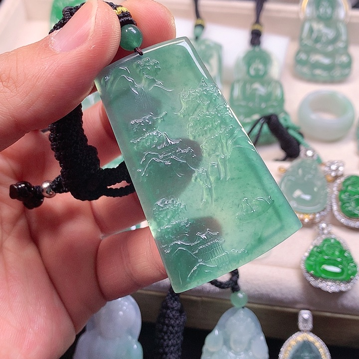 翡翠颈饰未镶嵌翡翠