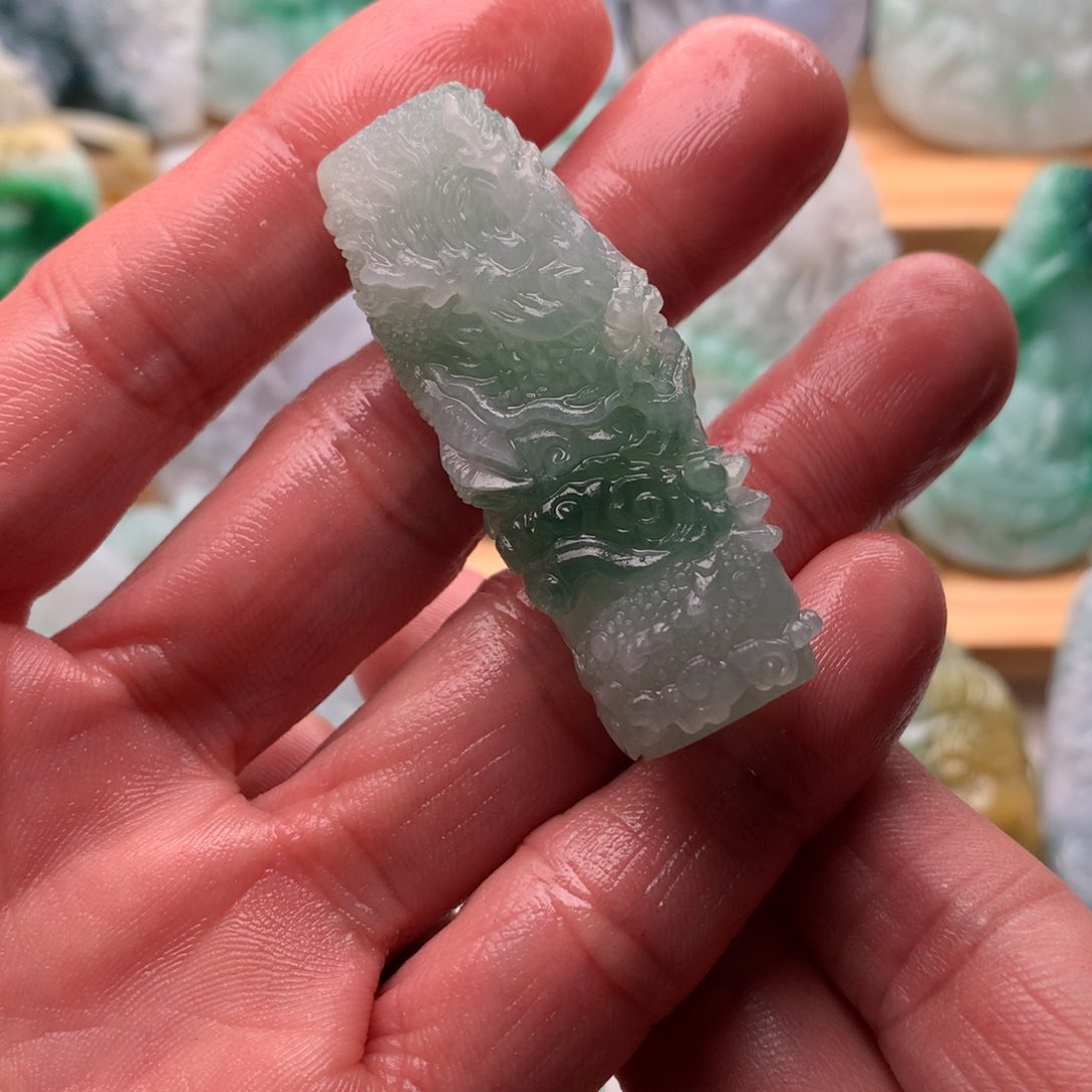 定制翡翠未镶嵌c****?龙柱