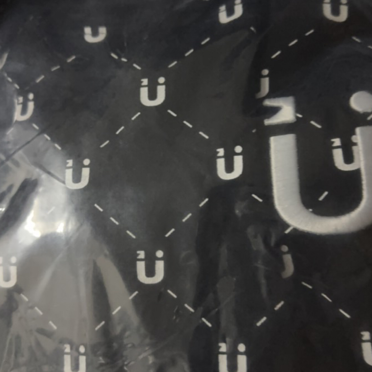 iu泡菜国交织印花刺绣圆领卫衣