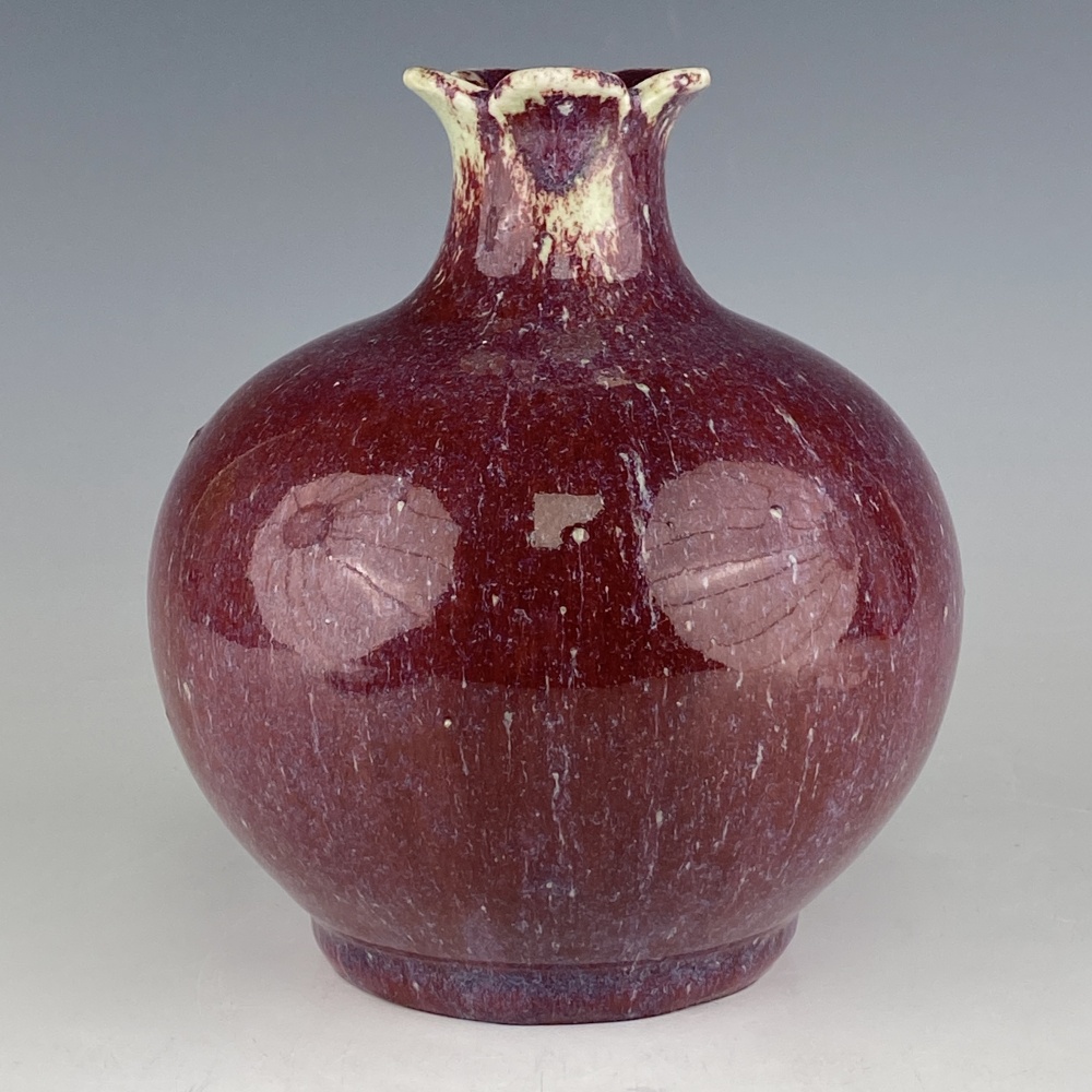 lot 11413 清雍正 窑变釉石榴尊