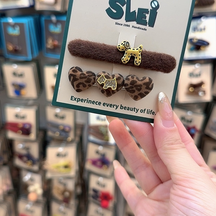豹纹小狗一字夹爱心