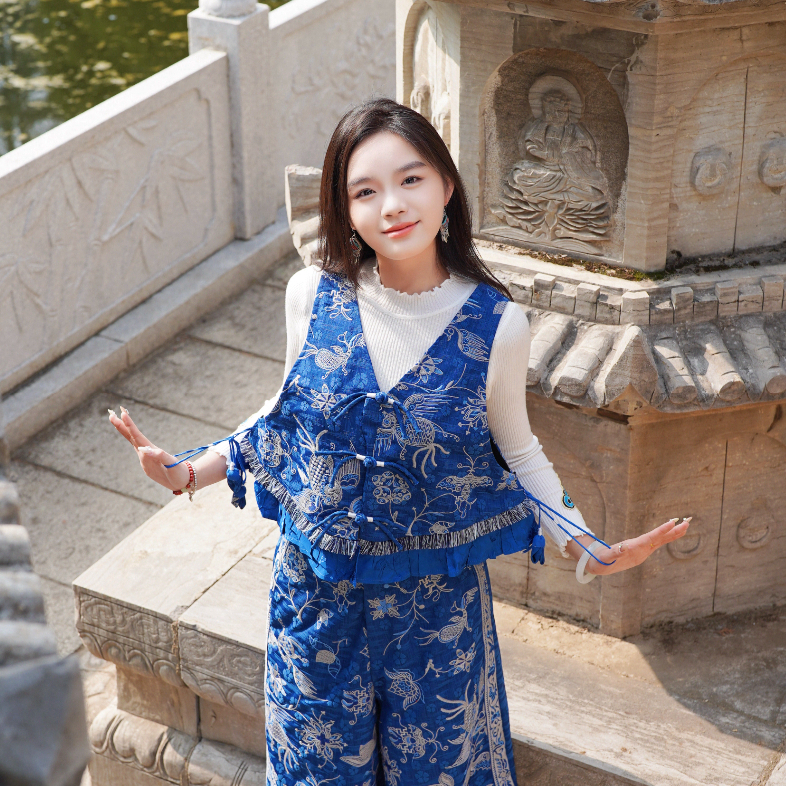 【山月记】三色休闲系列马甲重工刺绣民族风洋气时尚V领开衫23290