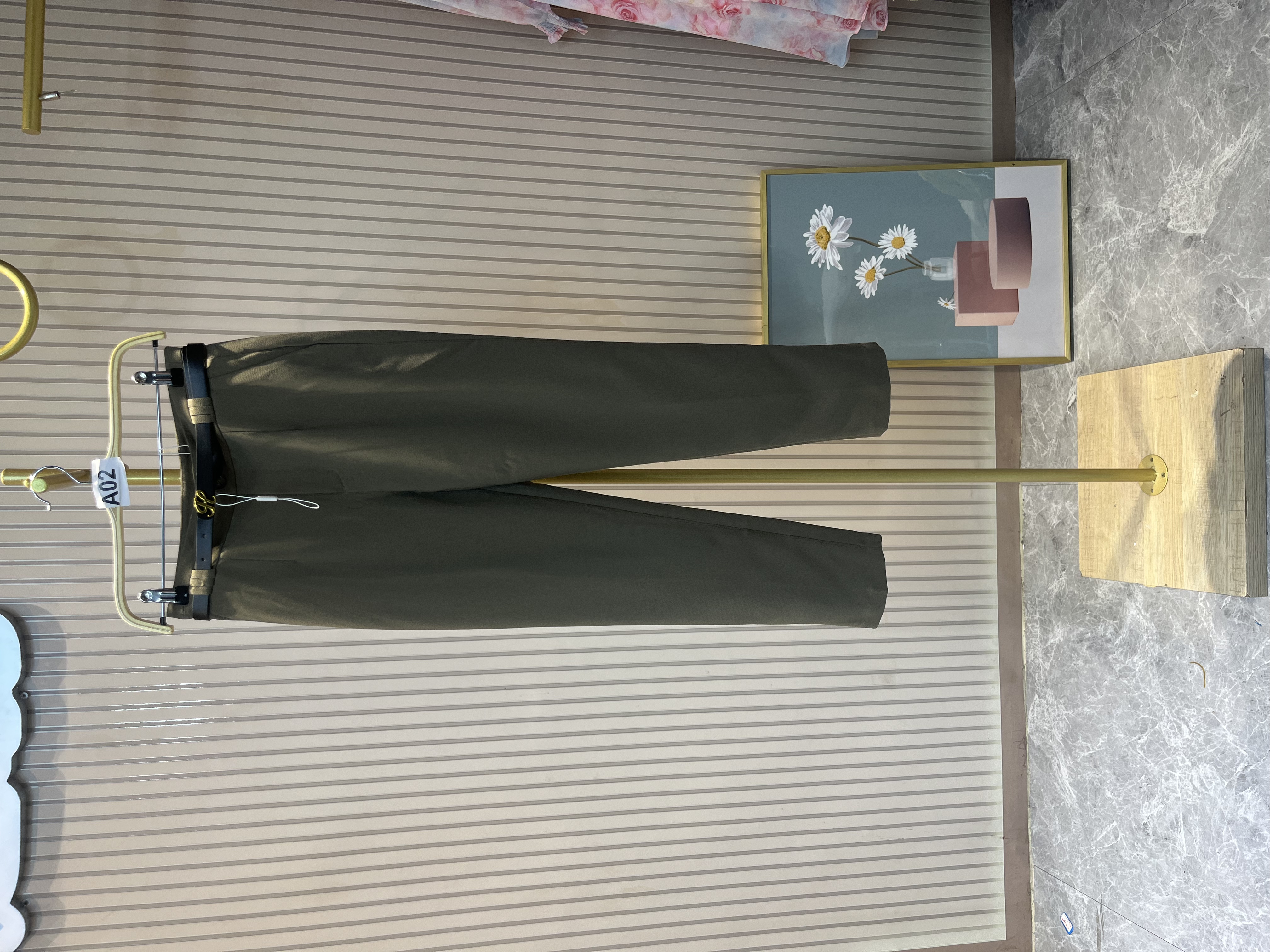 【广哥】甄选品牌女装豆绿色带腰带直筒修身百搭休闲裤A02