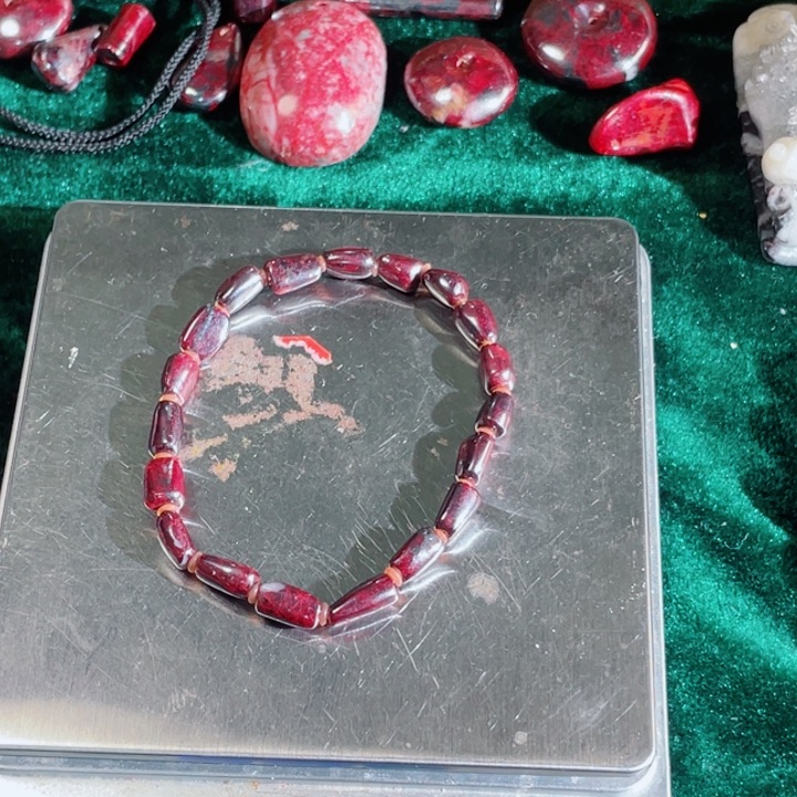 天然辰砂原石首饰