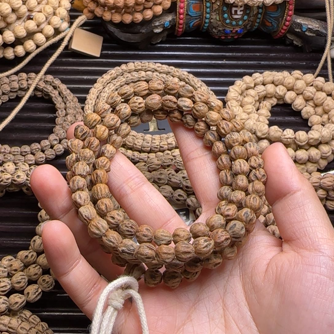 柏香籽/百香籽吊坠招**?