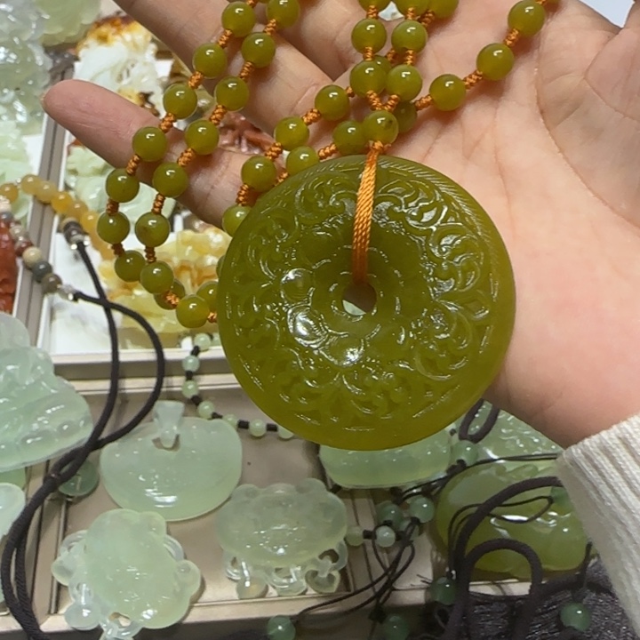 蛇纹石玉吊坠未镶嵌