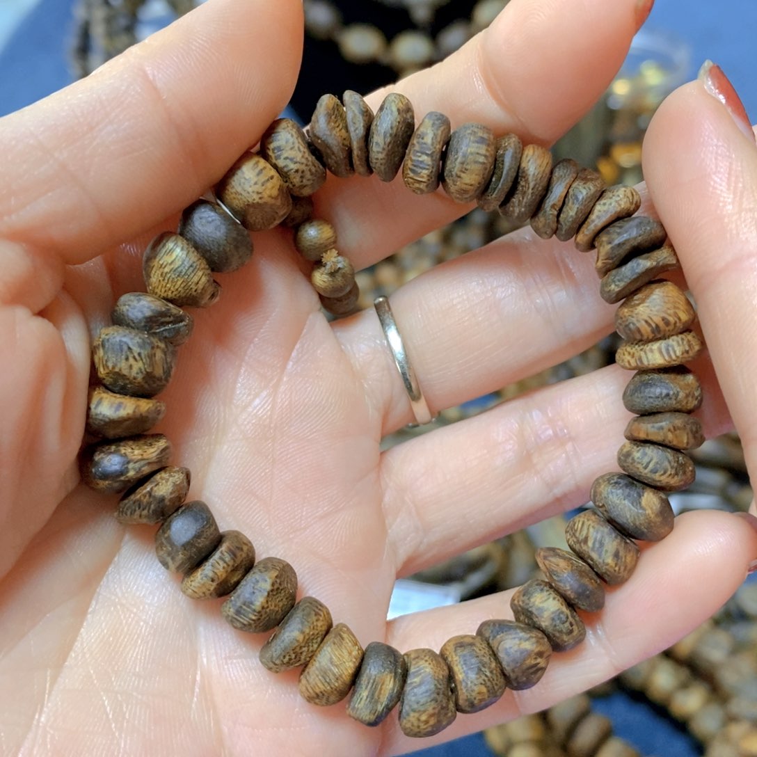 沉香手串张勺子卡9-8克多样性发货一条