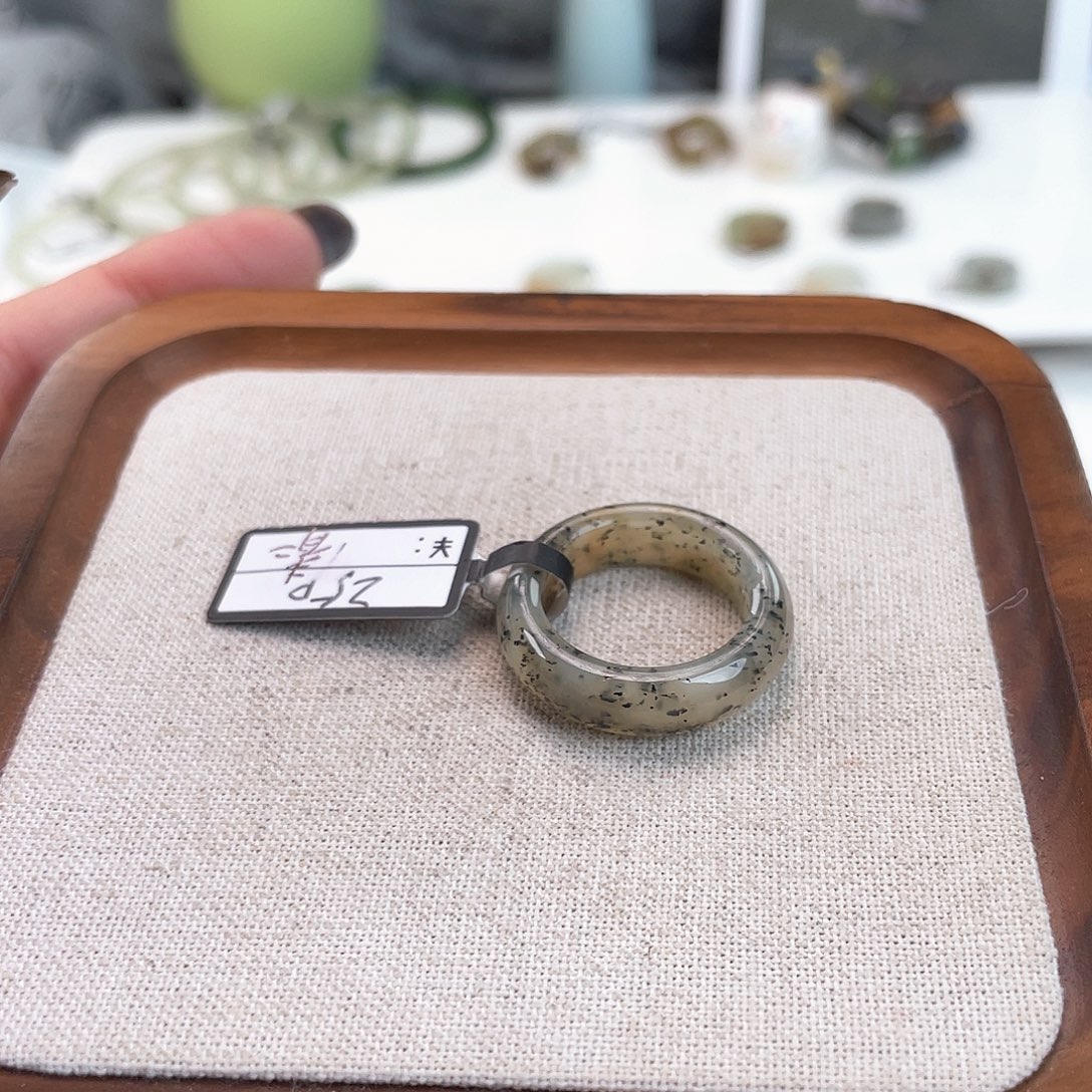 和田玉未镶嵌戒指U115点墨糖泥鳅背18.7不退换