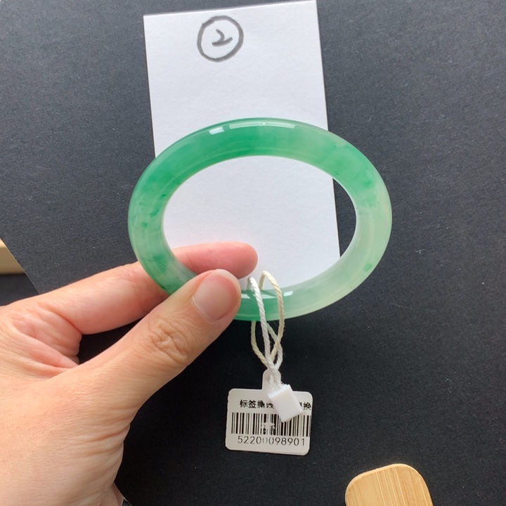 石英质玉未镶嵌手镯