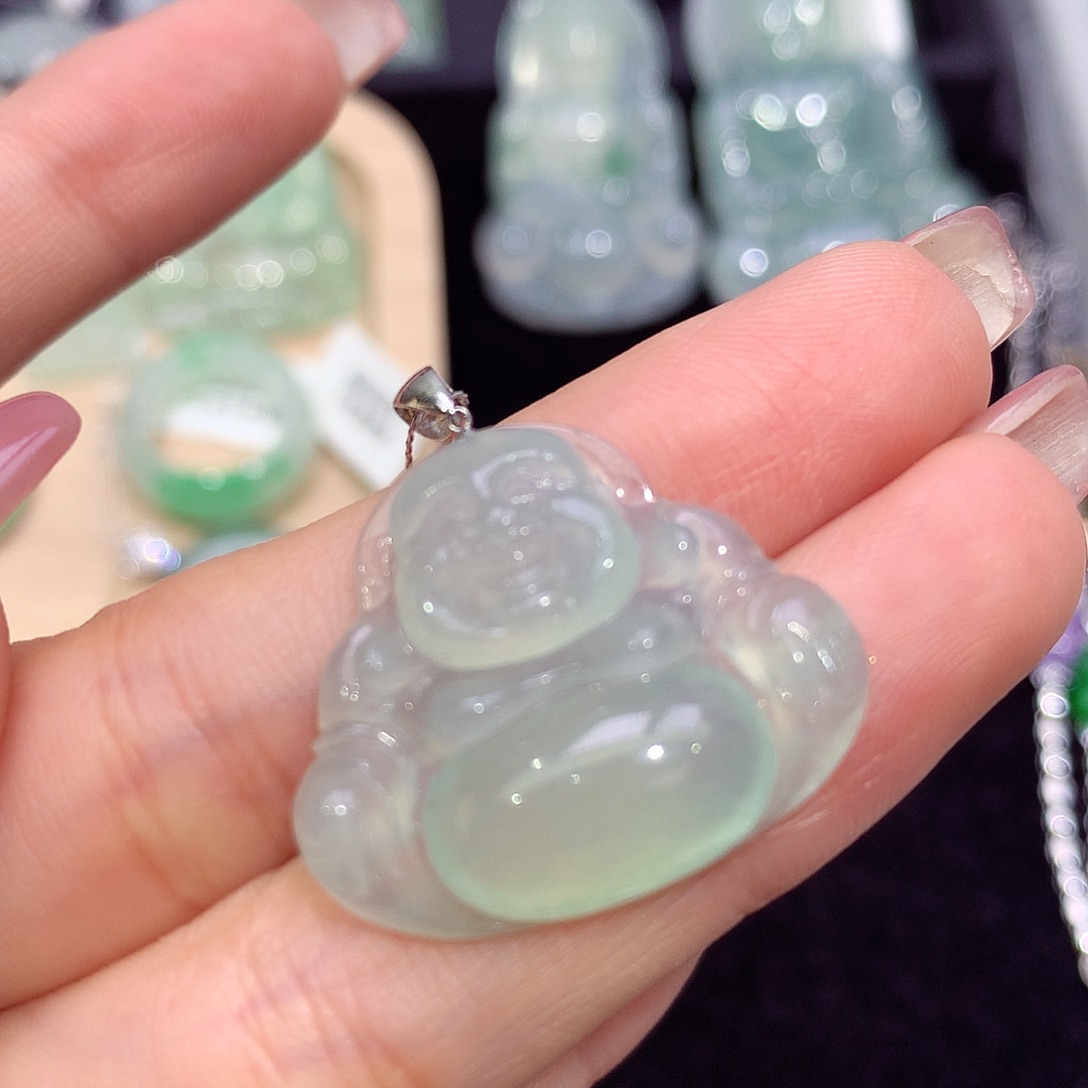 翡翠18K金镶嵌颈饰翡翠