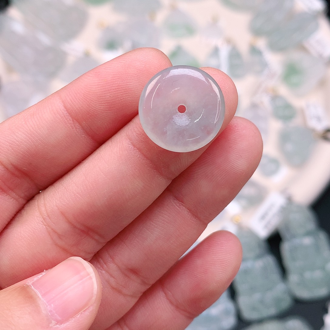 翡翠颈饰未镶嵌扣子