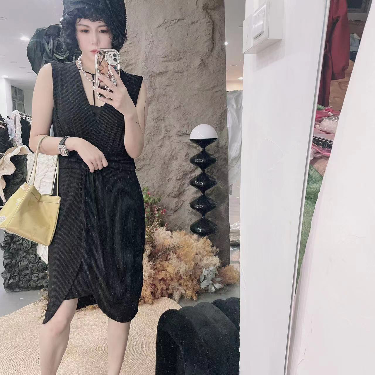 553 高级感气质V领挂脖连衣裙女夏季别致掐腰裙显瘦