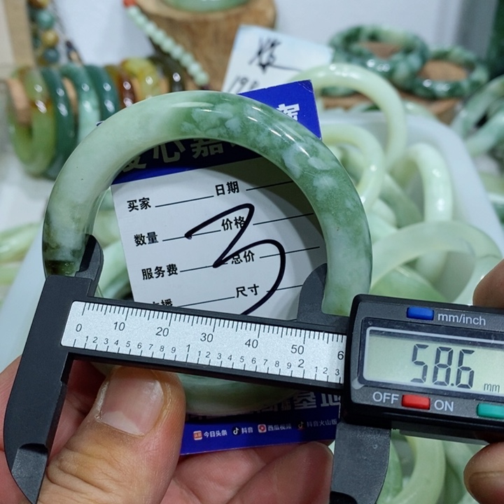 透闪石-蛇纹石玉手镯未镶嵌